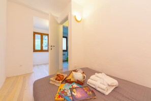 Family Townhome, Multiple Bedrooms, 2 Bathrooms, Mountainside (Casa Gialla) | 2 bedrooms, iron/ironing board, WiFi, bed sheets - Casa Gialla (Arogno)