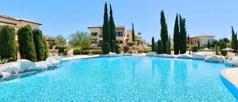 Outdoor pool, pool loungers