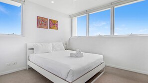 2 bedrooms, iron/ironing board, free WiFi, bed sheets