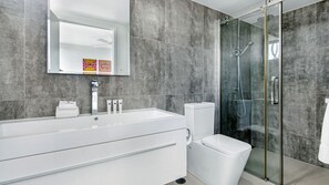 Chuveiro, secador de cabelo