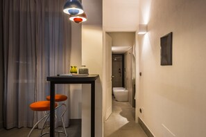 Shower, hair dryer, bidet, towels - 5 - Bolidist Studio - Guizzo Footstool By Iosa Ghini (Bologna)