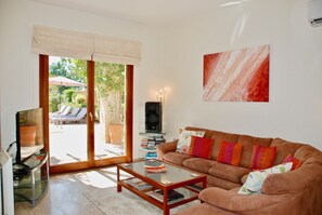 Villa | Living area | Flat-screen TV - Villa HG28 - Loukia (Kouklia)