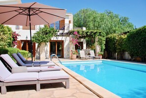 Outdoor pool, sun loungers - Villa HG28 - Loukia (Kouklia)