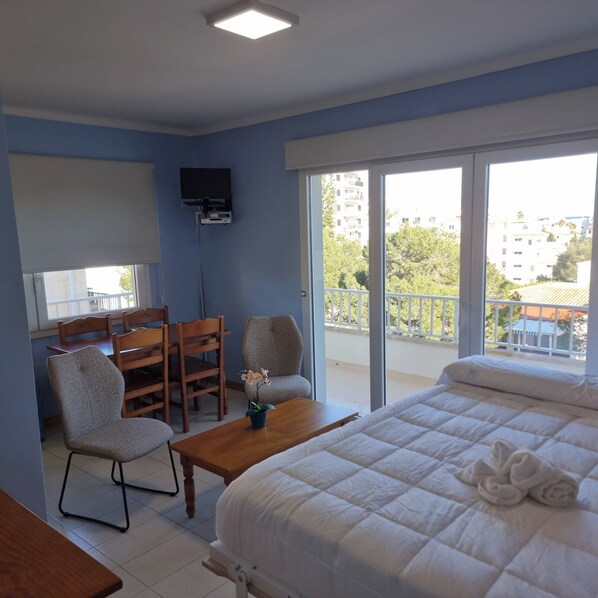 1 quarto, Wi-Fi de cortesia, roupa de cama