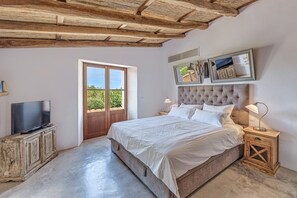 3 makuuhuonetta, silitysrauta/-lauta, ilmainen Wi-Fi, vuodevaatteet