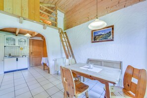 Dining - Dreamlike Apartment "Kotalm" with Balcony, Garden & Wi-Fi (Lenggries)