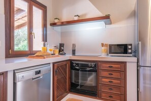 Frigorífic, microones, forn i placa de cuina 