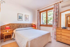 2 slaapkamers, een strijkplank/strijkijzer, gratis wifi, beddengoed