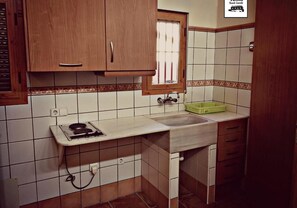 Fridge, microwave, stovetop