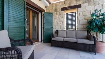 Villa | Terrace/patio