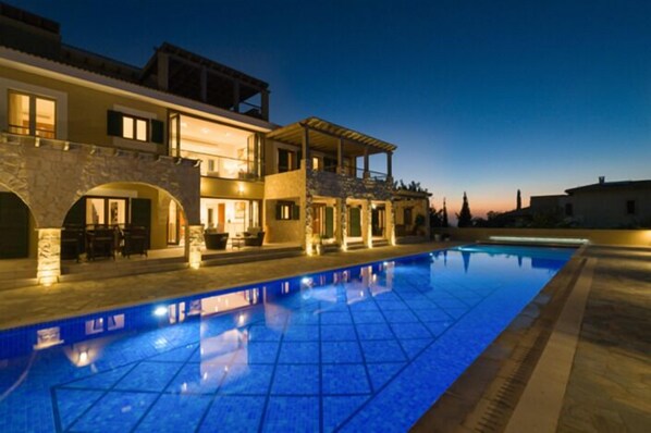 Outdoor pool - Villa 141 - Rio (Kouklia)
