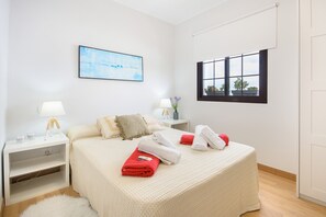2 bedrooms, iron/ironing board, free WiFi, bed sheets