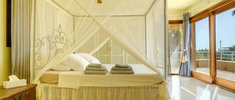 4 bedrooms, iron/ironing board, free WiFi, bed sheets