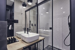 Regadera, regadera tipo lluvia, amenidades de baño de diseñador 