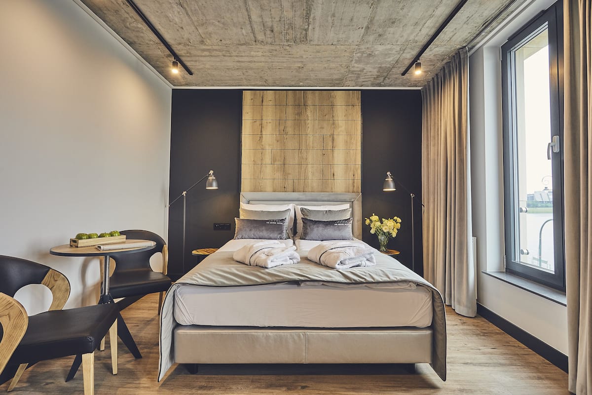 Superior Room, 1 King Bed, River View | Egyptian cotton sheets, premium bedding, minibar, desk