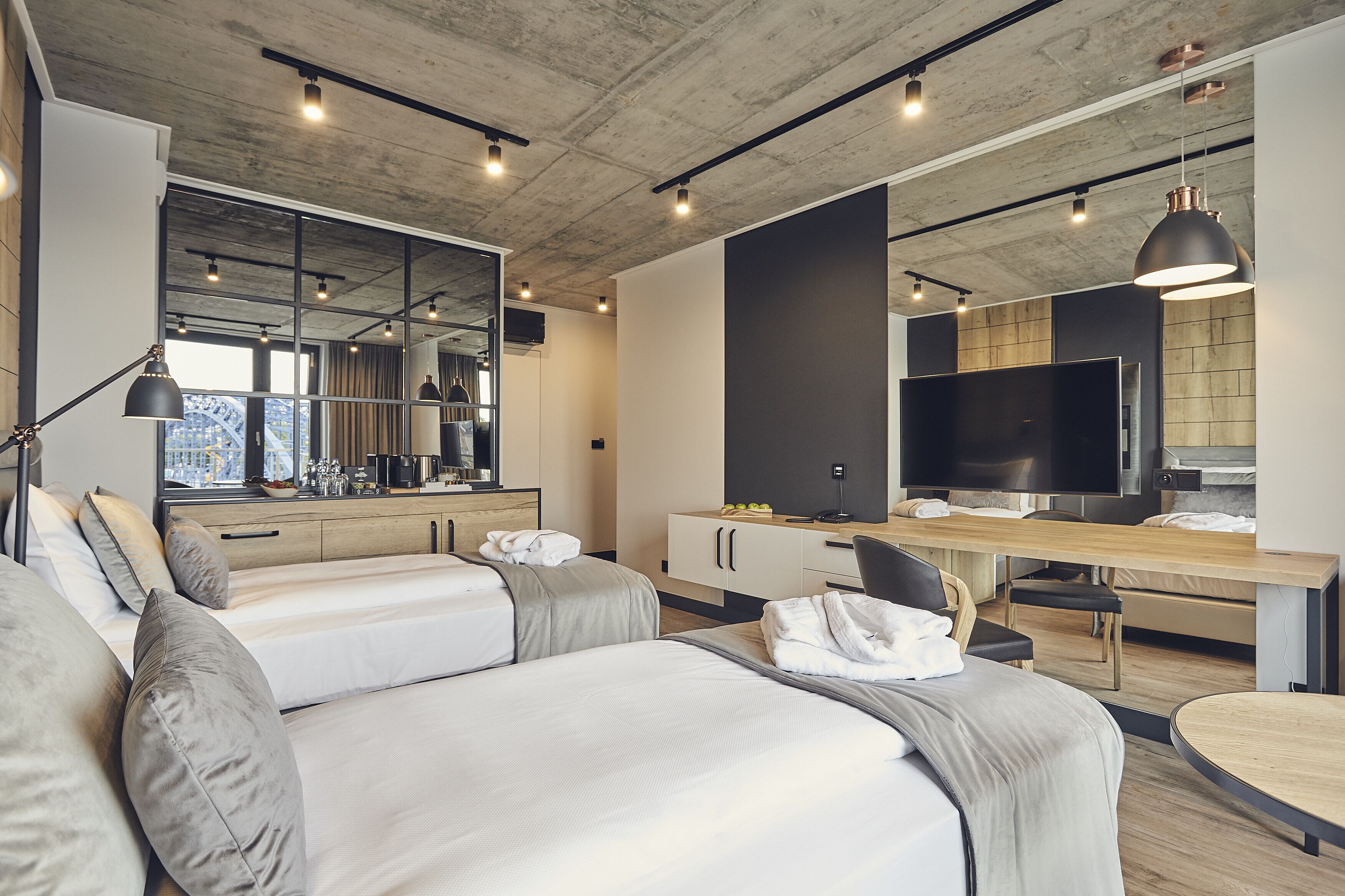 Egyptian cotton sheets, premium bedding, minibar, desk