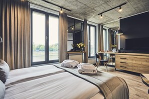 Phòng Superior, 1 giường cỡ queen, quang cảnh thành phố | Bộ trải giường bằng vải cotton Ai Cập, bộ đồ giường cao cấp, minibar 