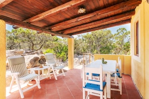 Outdoor dining - Cottage near the beach with garden and terrace (arzachena)