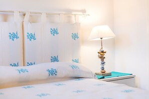 2 bedrooms, bed sheets - Cottage near the beach with garden and terrace (arzachena)