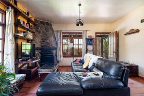 Televisie en een open haard