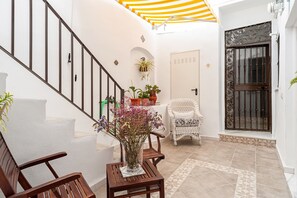 Interior - Modern Apartment "Lola" in the City Centre near the Beach with Rooftop Terrace (Conil de la Frontera)