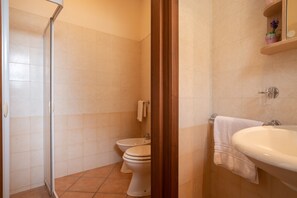 Shower, hair dryer, towels - Historical charm in Racale (Racale)