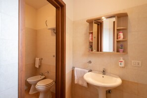 Dusch, hårtork och handdukar