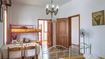 3 bedrooms, iron/ironing board, bed sheets
