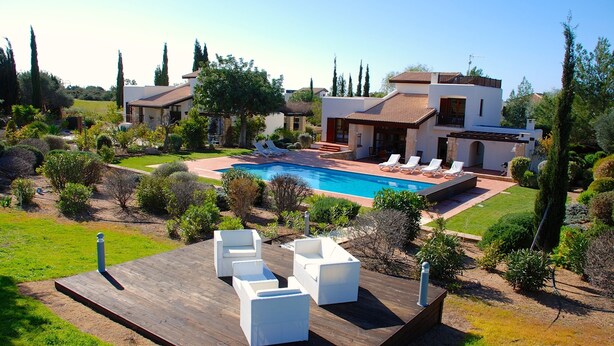 A modern house with a swimming pool, outdoor seating, and a well-maintained garden. - Villa 32 - Limni (Kouklia)
