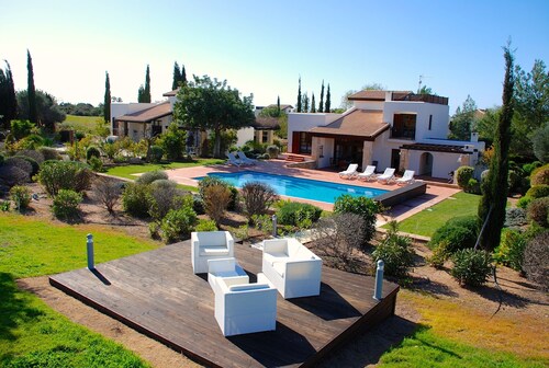 Villa 32 - Limni