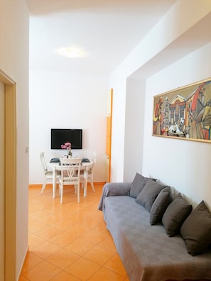 TV - Apartments Vinko, (16107), Split, hr (Split)