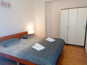 1 bedroom, Internet, bed sheets - Apartments Vinko, (16107), Split, hr (Split)