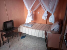 Single Room | Desk, blackout drapes, free WiFi, bed sheets