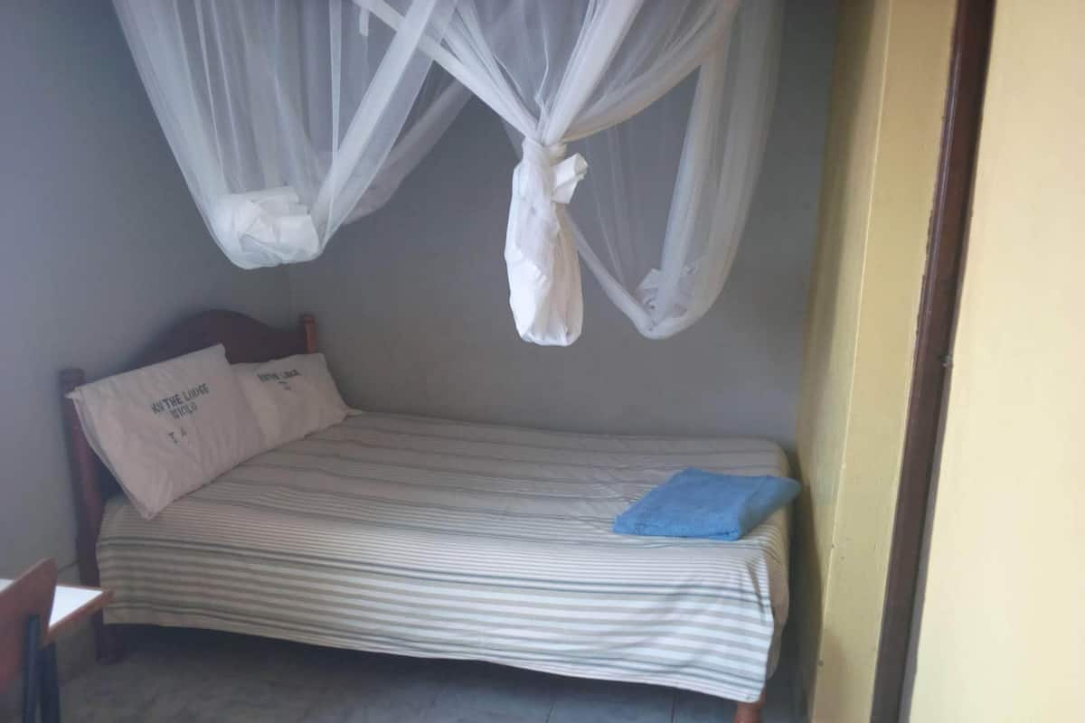 Single Room | Desk, blackout drapes, free WiFi, bed sheets