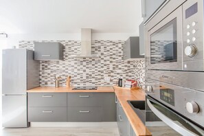 Fridge, microwave, oven, stovetop - Spacious Apartment “Ático deluxe Corralejo centro” Close to the Beach with Sea View (Corralejo)