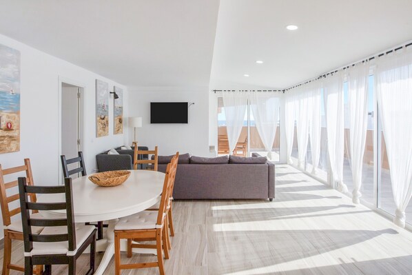 Dining - Spacious Apartment “Ático deluxe Corralejo centro” Close to the Beach with Sea View (Corralejo)