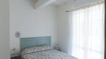 1 slaapkamer, een strijkplank/strijkijzer, gratis wifi, beddengoed