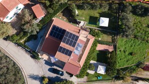 An aerial view of a residential area with a house featuring solar panels, a paved driveway, and a small garden. - Holiday Home 'Il Timo' with Sea View, Wi-Fi and Air Conditioning (Marciana)