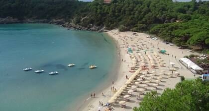 Holiday Home 'Il Timo' with Sea View, Wi-Fi and Air Conditioning