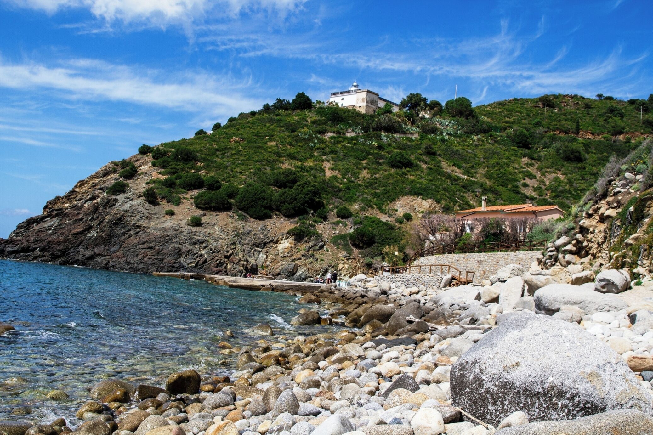 Una spiaggia nelle vicinanze
