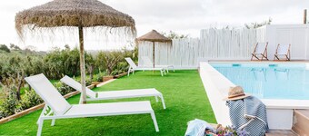 Charming House with sunny terrace & heated* swimming pool