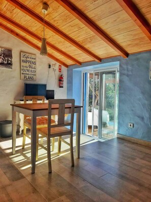 Dining - Charming House with sunny terrace & heated* swimming pool (Mafra Póvoa de Cima)