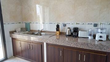 Peti sejuk/penyejuk beku saiz penuh, ketuhar gelombang mikro, ketuhar