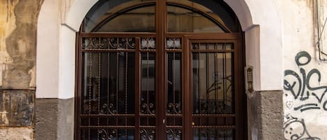 Pintu masuk hartanah