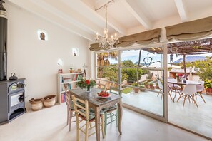 Dining - Air Conditioned House with Terrace, Garden, Fantastic View & Wi-Fi (Colonia de San Pedro)