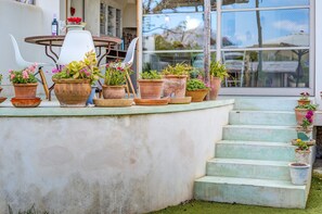 Outdoor dining - Air Conditioned House with Terrace, Garden, Fantastic View & Wi-Fi (Colonia de San Pedro)