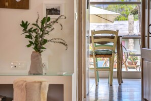 Interior - Air Conditioned House with Terrace, Garden, Fantastic View & Wi-Fi (Colonia de San Pedro)