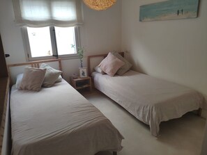 2 bedrooms, iron/ironing board, free WiFi, bed sheets - Air Conditioned House with Terrace, Garden, Fantastic View & Wi-Fi (Colonia de San Pedro)