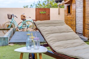 Property grounds - Air Conditioned House with Terrace, Garden, Fantastic View & Wi-Fi (Colonia de San Pedro)