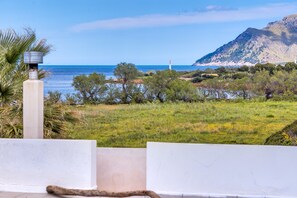 Property grounds - Air Conditioned House with Terrace, Garden, Fantastic View & Wi-Fi (Colonia de San Pedro)
